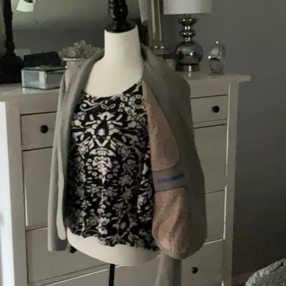 R W & Co ladies jacket. Size 8 in Tan. - Picture 2 of 3